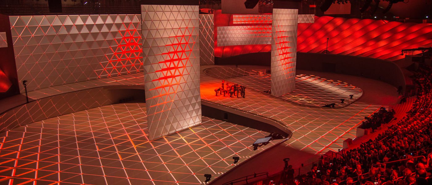 Überdimensionale Membran als aufblasbare Bühnendekoration