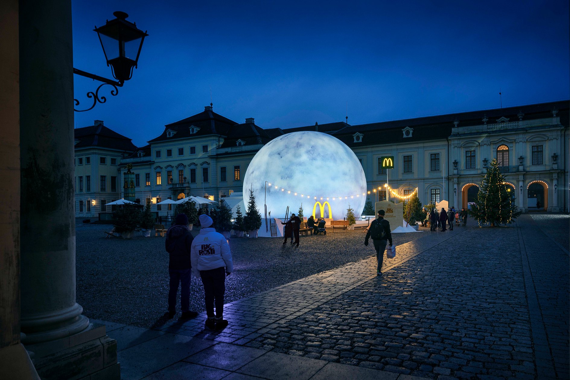 Begehbarer Schneeball für McDonald´s